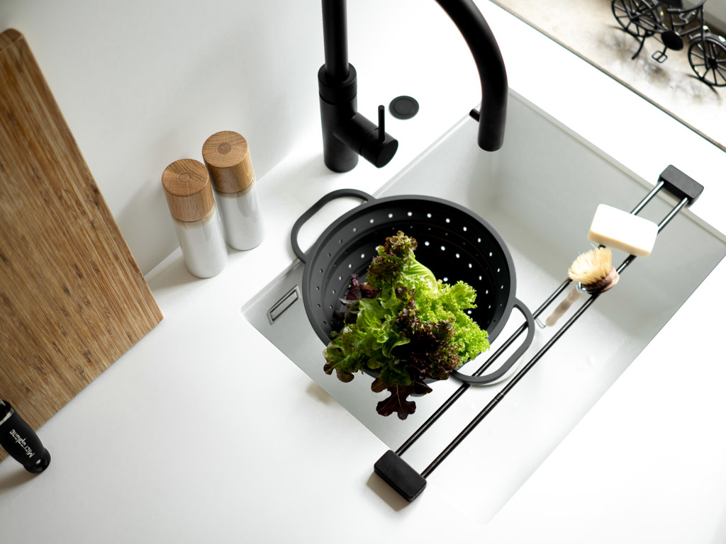 dripline_black-10.jpg drip.line / Schwarz